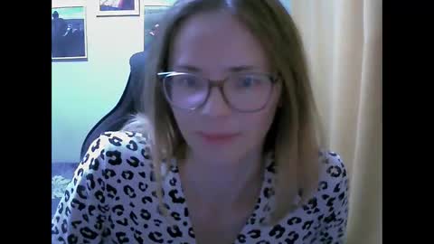 Snapshot of sea_dream chatting on October 3, 2025, 4:20 am SEA Dream online show from October 3, 2025, 4:20 am