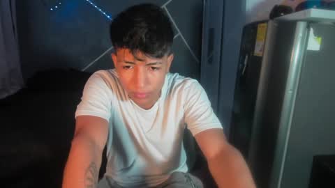 Snapshot of sean_scoth2 chatting on January 22, 2025, 11:32 pm Sean Scoth online show from January 22, 2025, 11:32 pm