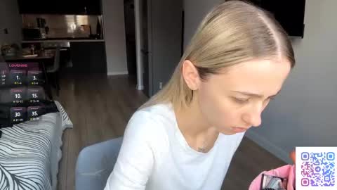 Kate online show from April 13, 2026, 2:33 pm