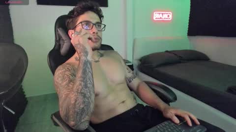 Lucian Sinclair online show from November 26, 2025, 2:56 am