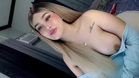 Chloe online show from March 5, 2025, 9:37 pm