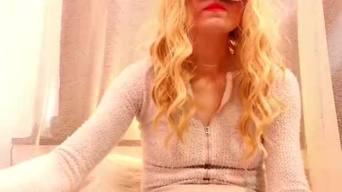 Anni online show from February 9, 2025, 11:58 am