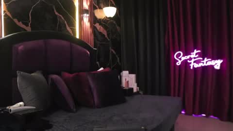 Kiki and Max online show from April 20, 2026, 1:08 am