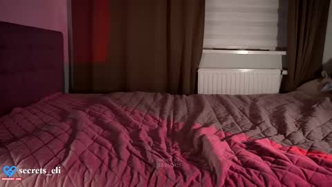 Eliz online show from November 14, 2025, 3:33 pm