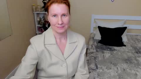 seductive_foxy_ online show from September 30, 2025, 2:27 am