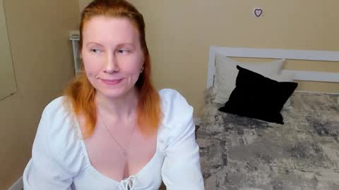 seductive_foxy_ online show from October 7, 2025, 5:59 am