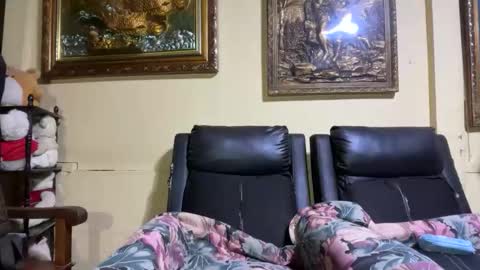 seductive_housewife online show from March 4, 2026, 4:57 pm