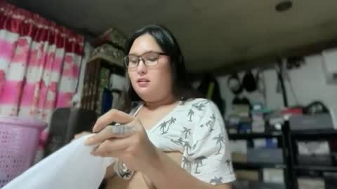 seductive_housewife online show from April 23, 2026, 4:31 pm