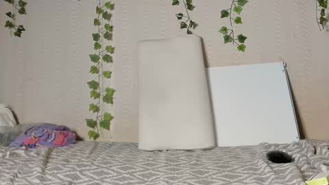 seductive_she_wolf online show from September 23, 2025, 6:11 pm