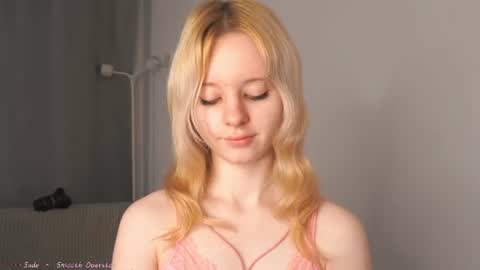 Snapshot of seebunny chatting on July 15, 2026, 4:23 pm See Its honey bunny im Lana online show from July 15, 2026, 4:23 pm