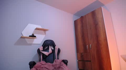 Yeyis  online show from January 21, 2025, 5:38 am