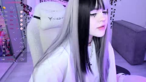 Selena  online show from November 10, 2025, 5:39 am