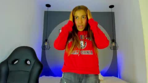 Selena online show from October 16, 2025, 11:33 am