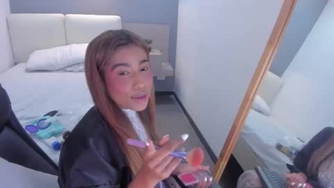 Selena online show from November 9, 2025, 9:51 am