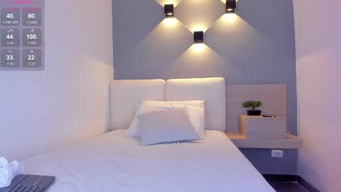 Selena online show from November 13, 2025, 11:09 am