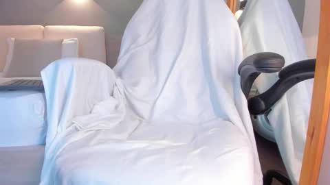 Selena online show from February 8, 2026, 9:07 pm