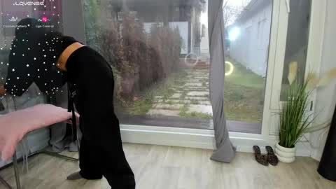 Selena online show from December 27, 2024, 8:24 am