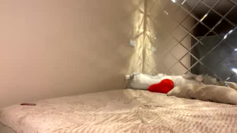 H i  My names is Selena Welcome to my room  Please thumbs up - its important online show from September 9, 2025, 3:55 pm