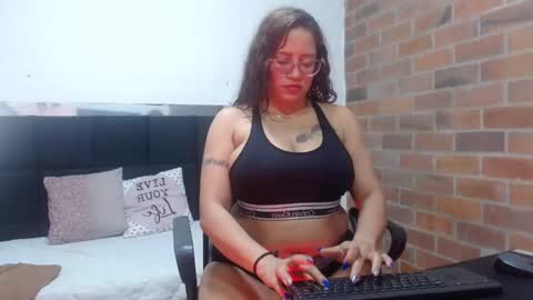 Selena online show from October 10, 2025, 1:04 am