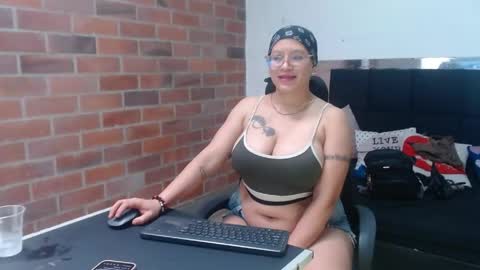 Selena online show from May 29, 2026, 4:49 pm