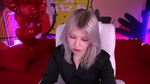 selenairis online show from March 10, 2025, 5:18 pm