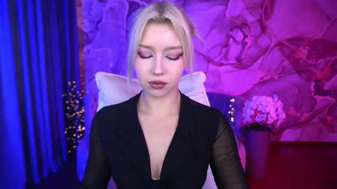 selenairis online show from September 29, 2025, 6:29 am