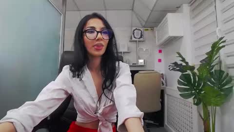 selenajoy_ online show from November 25, 2025, 7:41 am