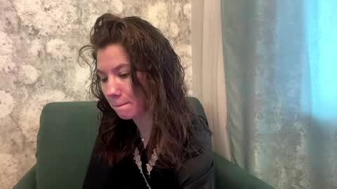 Snapshot of selenakiss_ chatting on May 13, 2026, 5:05 am Selena online show from May 13, 2026, 5:05 am