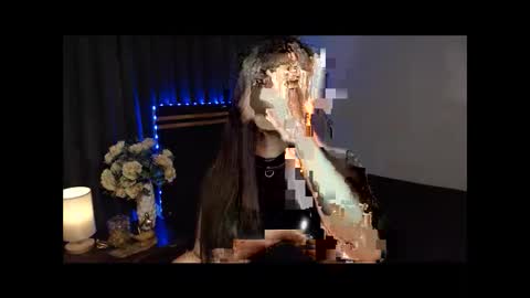 Selena online show from December 19, 2025, 1:56 am