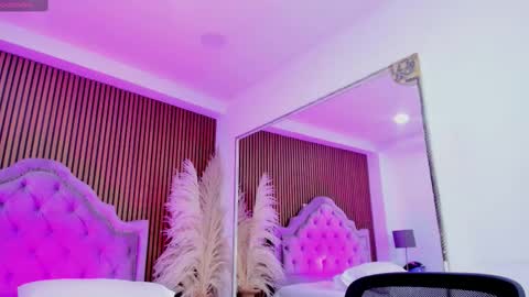 selenastonne online show from December 21, 2025, 2:24 pm