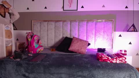 Snapshot of seleneblaze chatting on October 21, 2025, 11:22 am Selene online show from October 21, 2025, 11:22 am