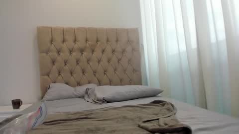 Selene online show from September 18, 2025, 1:02 pm