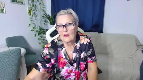 Selenna online show from November 26, 2025, 6:31 pm