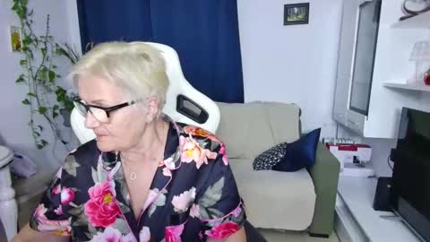 Selenna online show from April 13, 2026, 5:29 pm