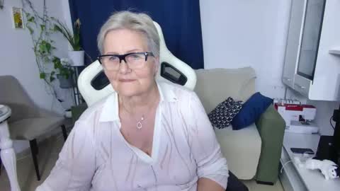 Selenna online show from April 15, 2026, 7:58 pm