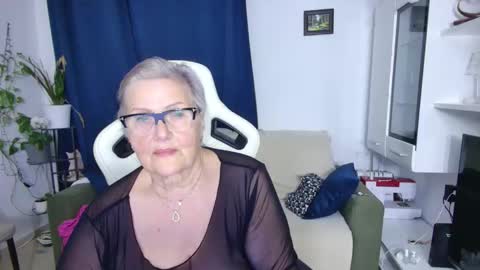 Selenna online show from April 18, 2026, 5:28 pm