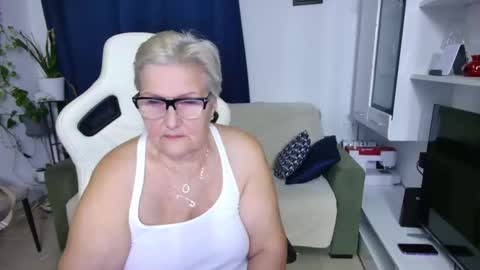 Selenna online show from April 22, 2026, 5:36 pm