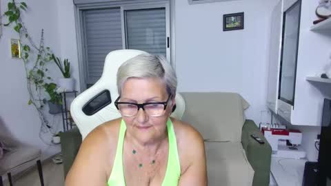 Snapshot of selenna57 chatting on June 4, 2026, 5:30 pm Selenna online show from June 4, 2026, 5:30 pm