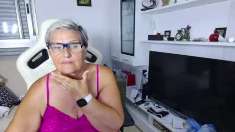 Snapshot of selenna57 chatting on June 21, 2026, 5:04 pm Selenna online show from June 21, 2026, 5:04 pm