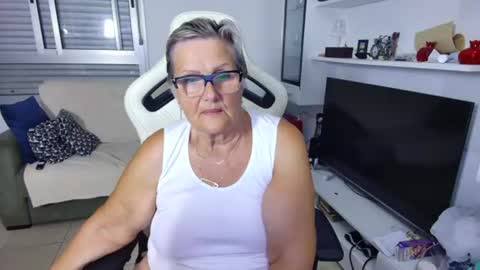 Snapshot of selenna57 chatting on June 25, 2026, 5:17 pm Selenna online show from June 25, 2026, 5:17 pm