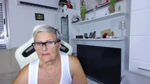 Snapshot of selenna57 chatting on July 3, 2026, 5:19 pm Selenna online show from July 3, 2026, 5:19 pm