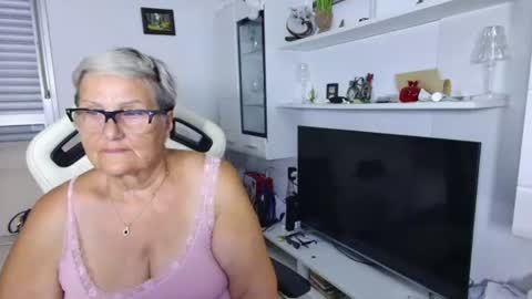 Snapshot of selenna57 chatting on July 6, 2026, 5:26 pm Selenna online show from July 6, 2026, 5:26 pm