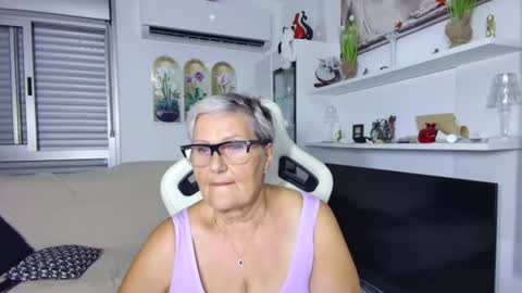 Snapshot of selenna57 chatting on July 12, 2026, 4:42 pm Selenna online show from July 12, 2026, 4:42 pm