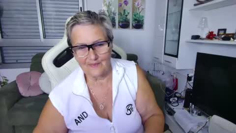 Snapshot of selenna57 chatting on July 28, 2026, 5:45 pm Selenna online show from July 28, 2026, 5:45 pm