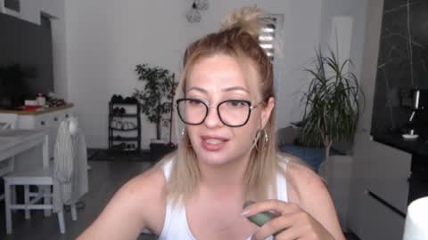Selenna online show from July 12, 2026, 3:03 pm