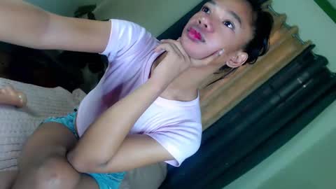 Snapshot of selfsuckercum69 chatting on February 5, 2025, 1:15 am Jessy online show from February 5, 2025, 1:15 am