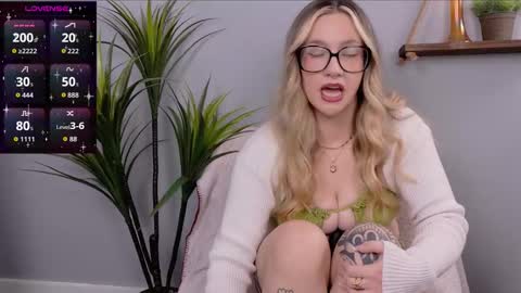 Selina Mae online show from October 24, 2025, 3:14 am