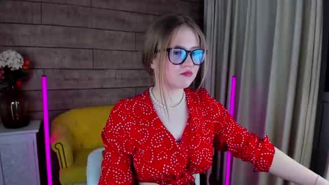 SelinSwarovski online show from February 18, 2025, 2:27 am