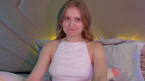 SelinSwarovski online show from September 21, 2025, 4:25 am