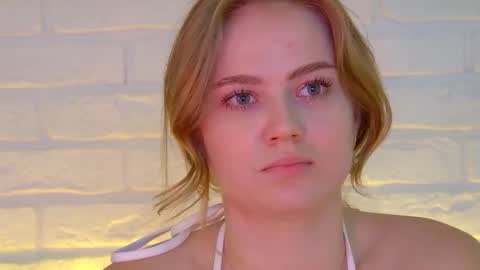 SelinSwarovski online show from September 22, 2025, 4:36 am